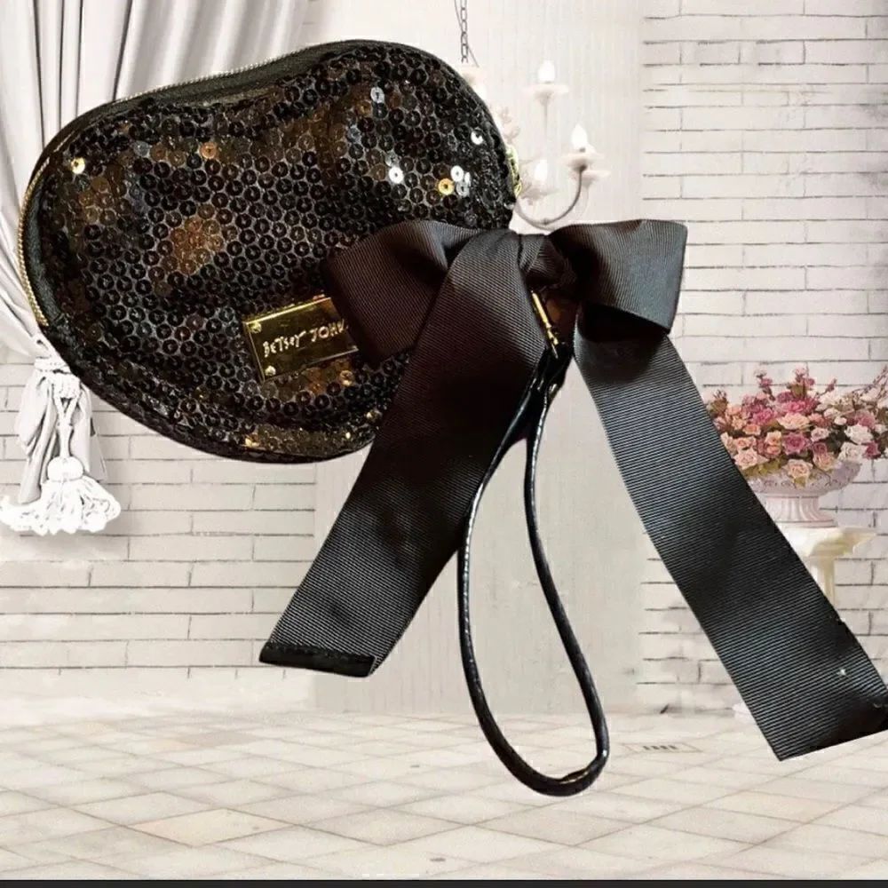 Betsey Johnson Heart Shaped Black Sequins Wristlet Evening Cocktail Purse